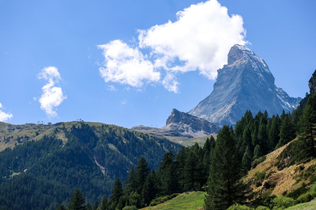 El laberinto de piedra y vapor: La odisea logística del tren cremallera de Zermatt al Gornergrat