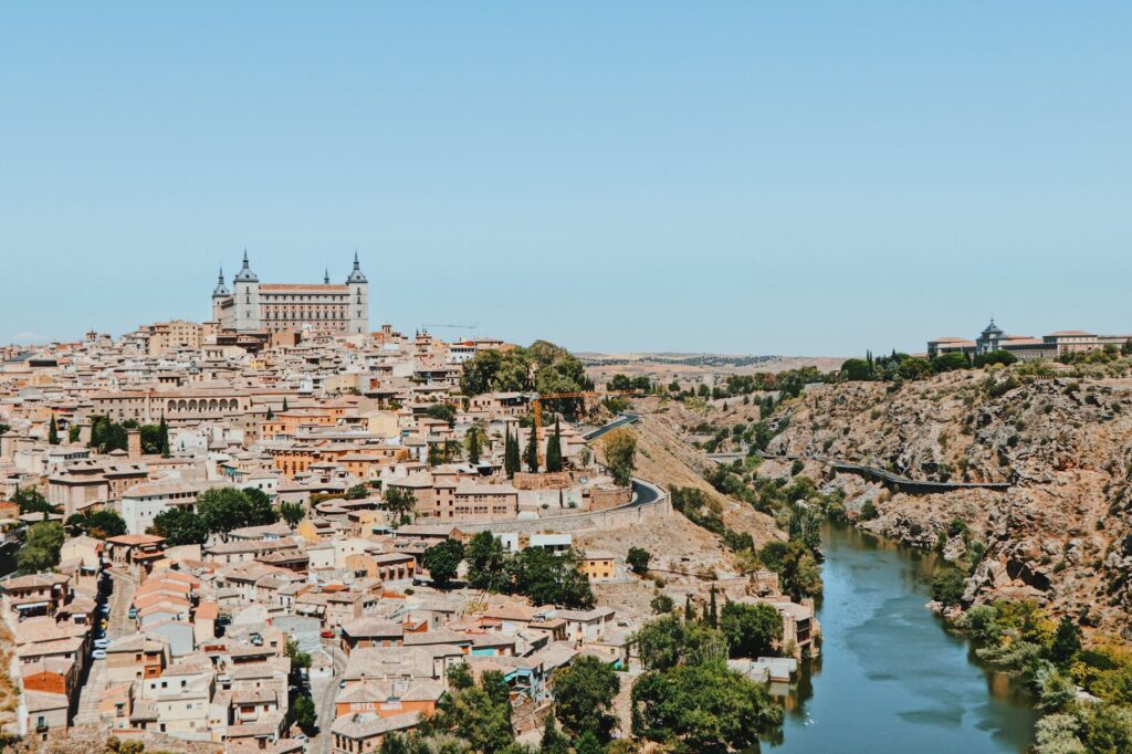 El secreto de la juncia y la sierra: la liturgia del Mercado Central de Toledo y los tesoros de los Montes