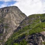 El latido mineral del tren de los Fiordos de Noruega: ingeniería de alta montaña y silencio ártico en la línea de Flåm
