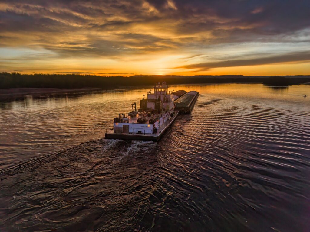 La Conectividad Fluvial del Amazonas: Navegación, Infraestructura y Logística en el Eje Arterial de Sudamérica