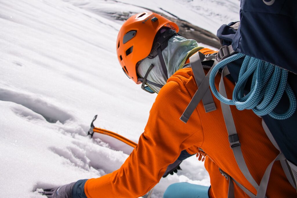 La Travesía del Glaciar Perito Moreno en Crampones: Guía de Expedición y Logística Glaciar por los Canales Patagónicos