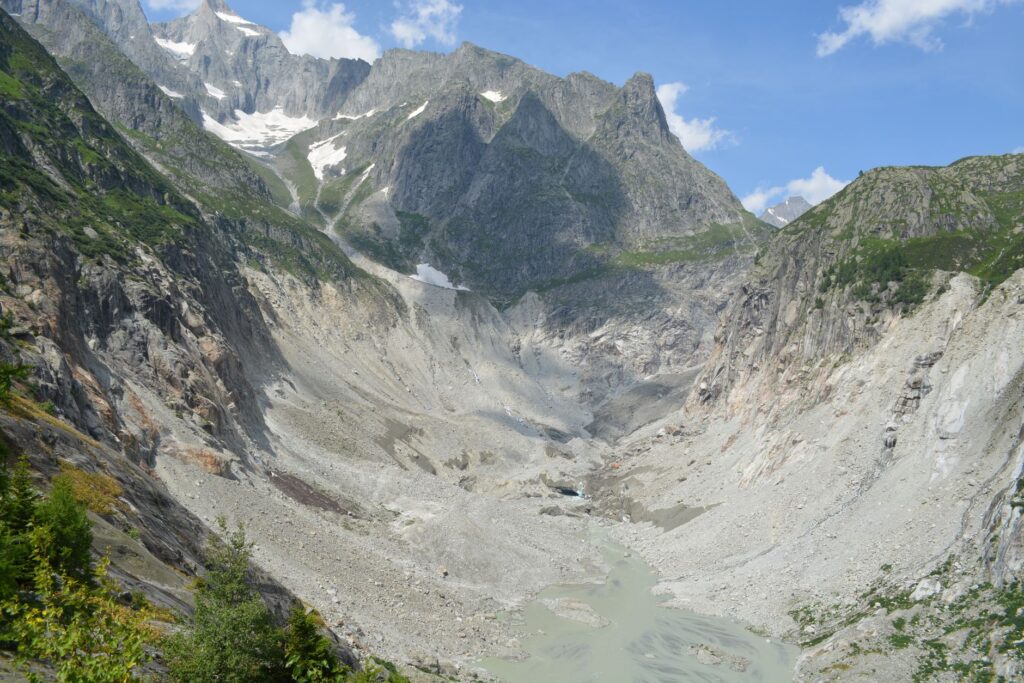 El Ferrocarril Bernina y los glaciares alpinos: Ingeniería de alta montaña y conectividad transfronteriza entre Suiza e Italia