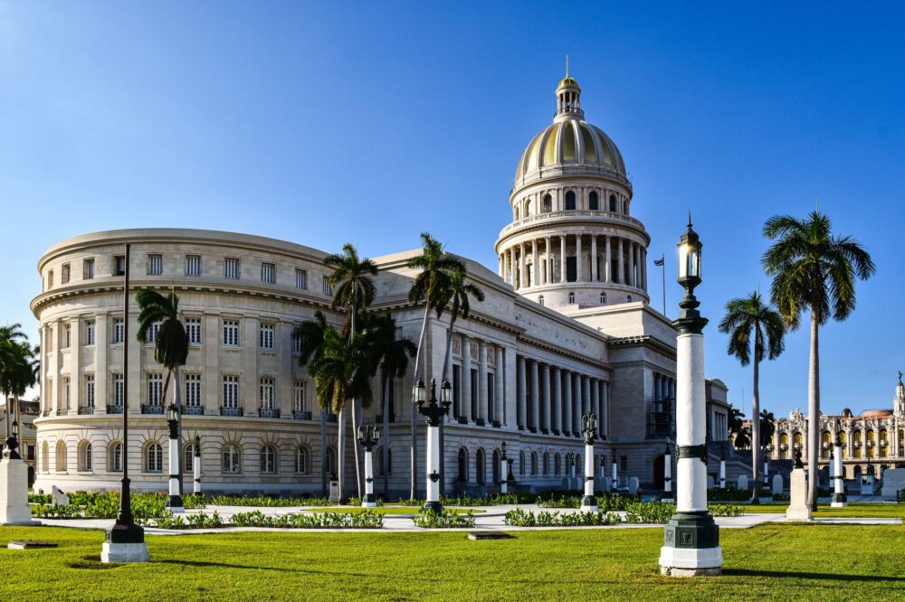 El espejismo de Cannes: La verdad detrás del premio de turismo que sacudió la agenda presidencial en Colombia