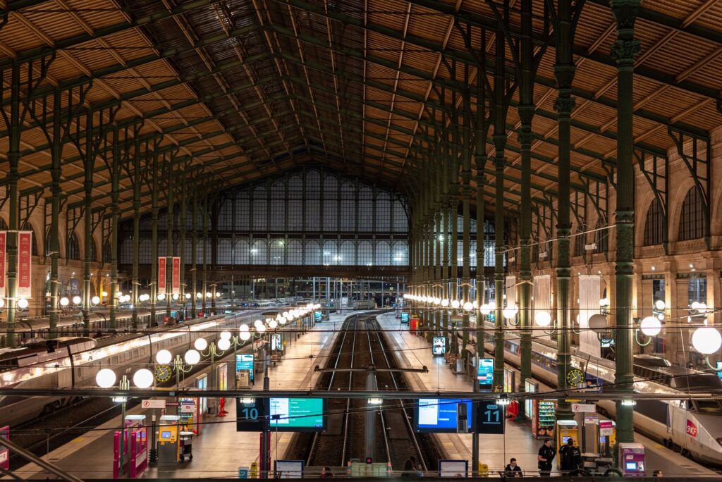 El Renacimiento del Tren de Alta Velocidad en Europa: Conectividad, Sostenibilidad y Retos Fronterizos