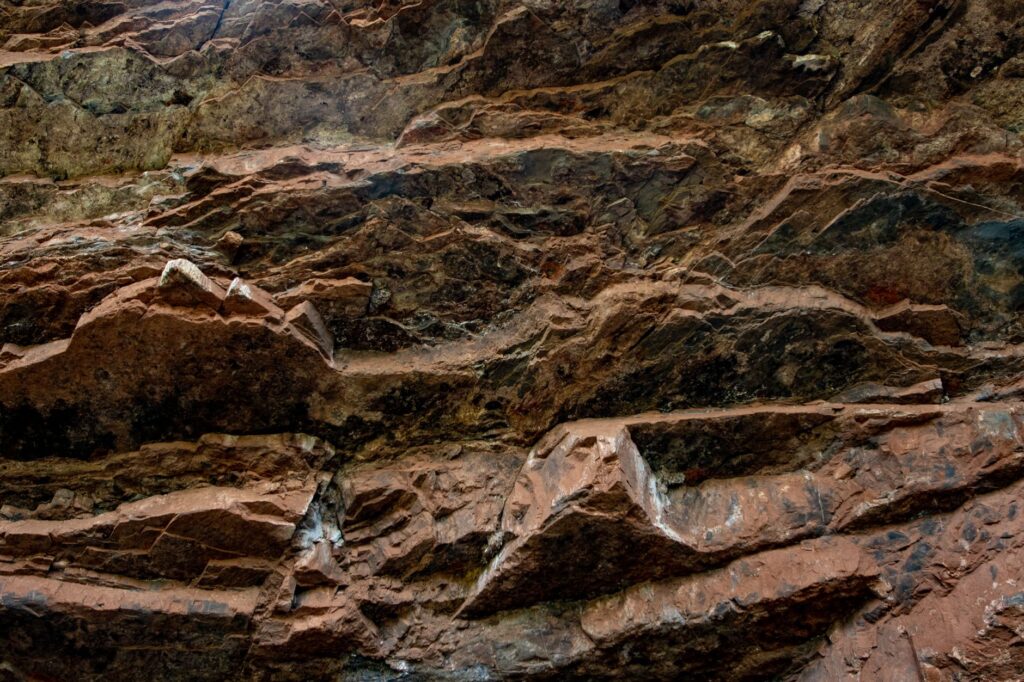 La Travesía del Gran Cañón del Colorado: Guía de Expedición y Descenso a Pie por el Abismo del Tiempo