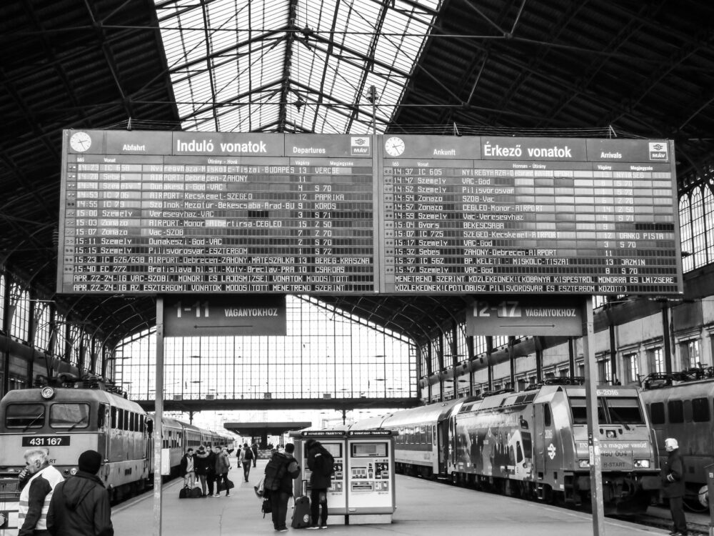 Colapso sobre raíles: cuando la conexión ferroviaria al aeropuerto se convierte en una crisis de movilidad urbana