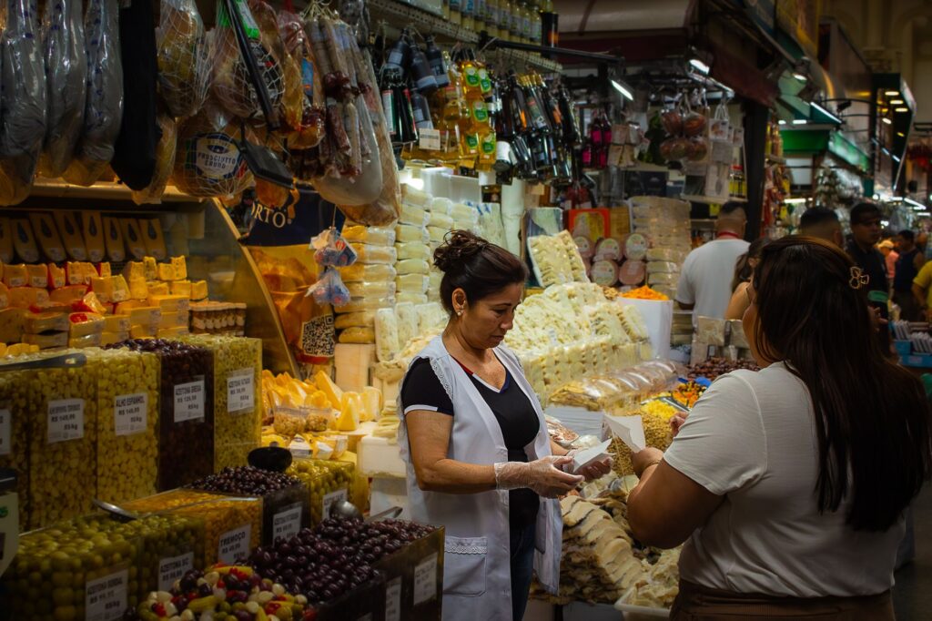 El secreto de la juncia y la braña: la liturgia del Mercado Central de Oviedo y los tesoros de la Montaña Central