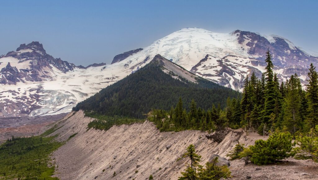 El Dominio de las Cumbres de Fuego y Hielo: Geología y Conservación en el Parque Nacional del Monte Rainier