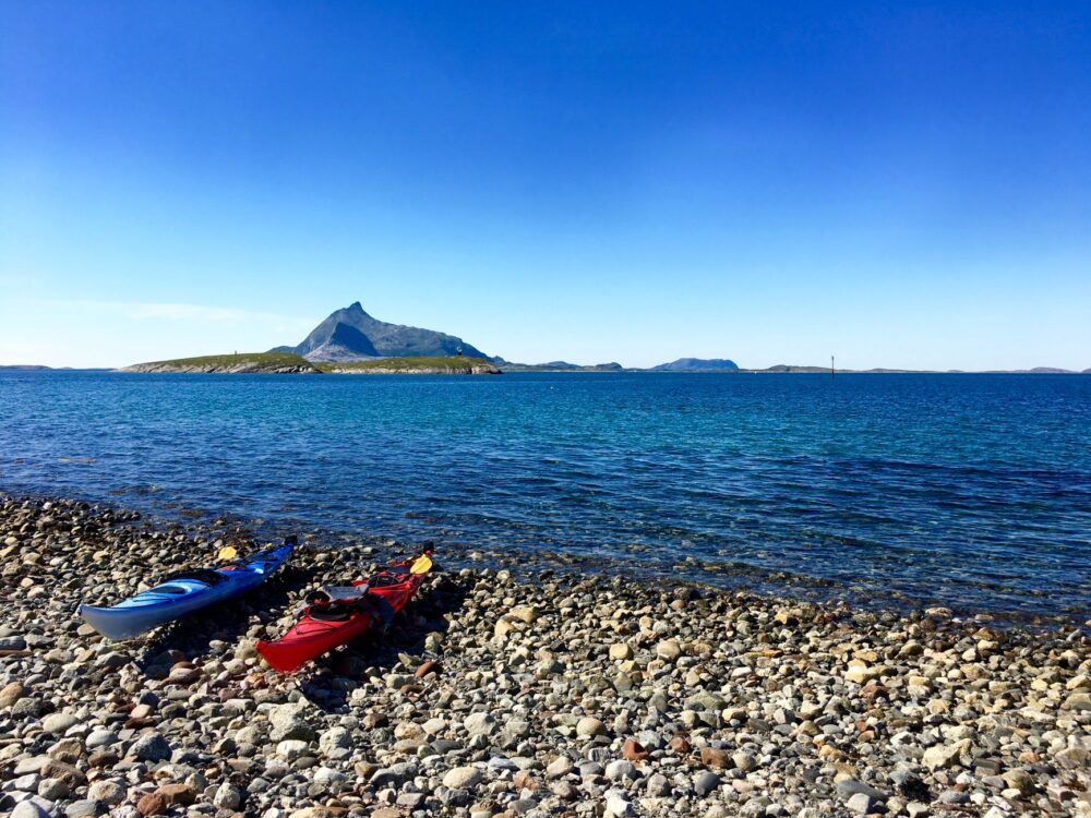 La Travesía del Archipiélago de Lofoten en Kayak de Mar: Guía de Expedición y Navegación Costera por el Círculo Polar