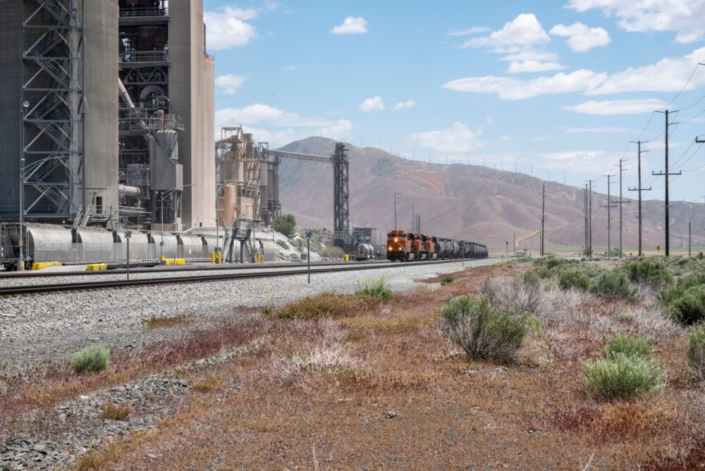 El pulso del desierto de Atacama: la logística del litio y el transporte ferroviario de alta carga en el norte chileno
