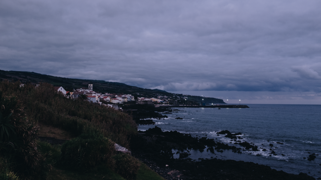 La Travesía del Archipiélago de las Azores en Transbordador Interinsular: Guía de Navegación y Logística Marina por el Laberinto Volcánico del Atlántico