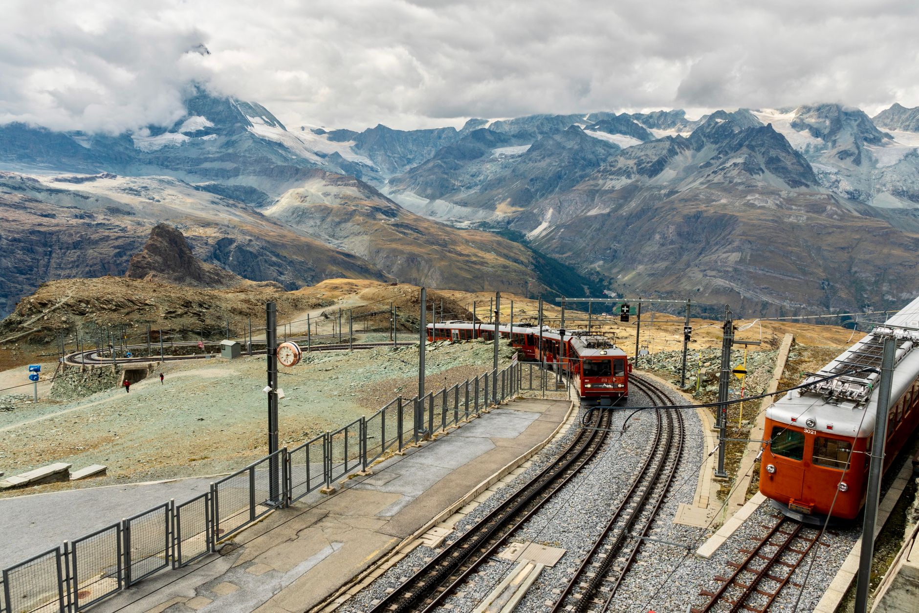 El laberinto de piedra y vapor: La odisea logística del tren cremallera de Zermatt al Gornergrat