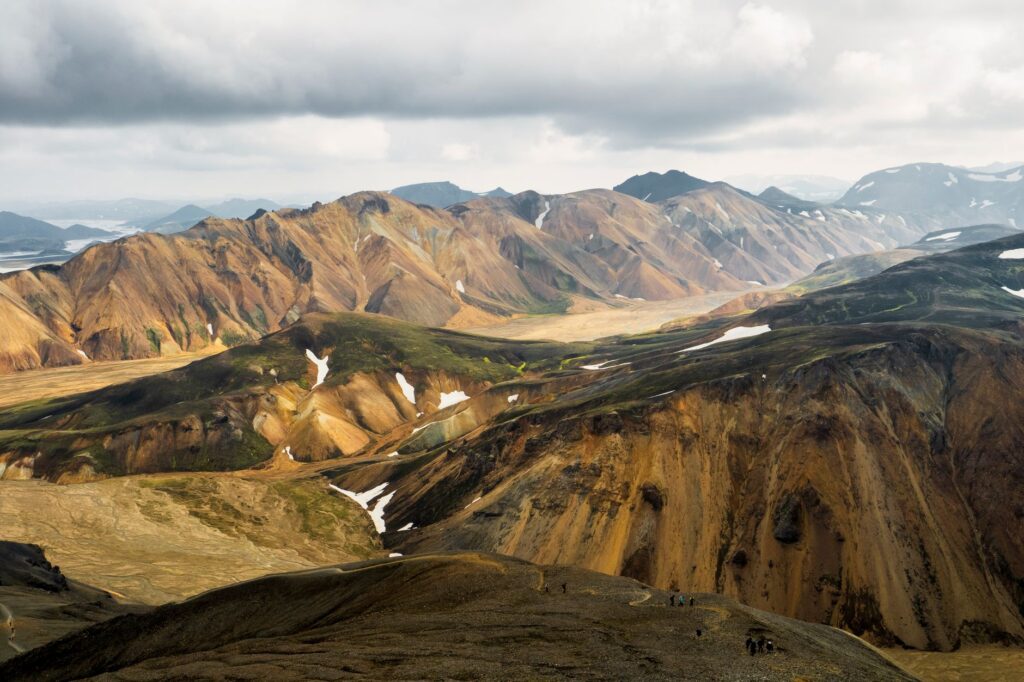 La Travesía del Sendero de Laugavegur en Islandia: Guía de Expedición y Senderismo por las Tierras Altas Volcánicas