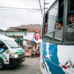 El laberinto de las lagunas altoandinas: cómo la conectividad solar y las rutas comunitarias transforman el transporte en la Reserva Nacional Salinas y Aguada Blanca