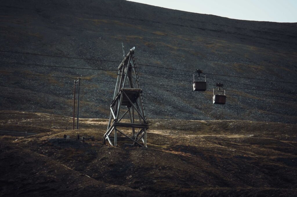 La Travesía del Archipiélago de las Svalbard en Crucero de Expedición: Guía de Navegación y Logística Polar por el Dominio del Oso Polar
