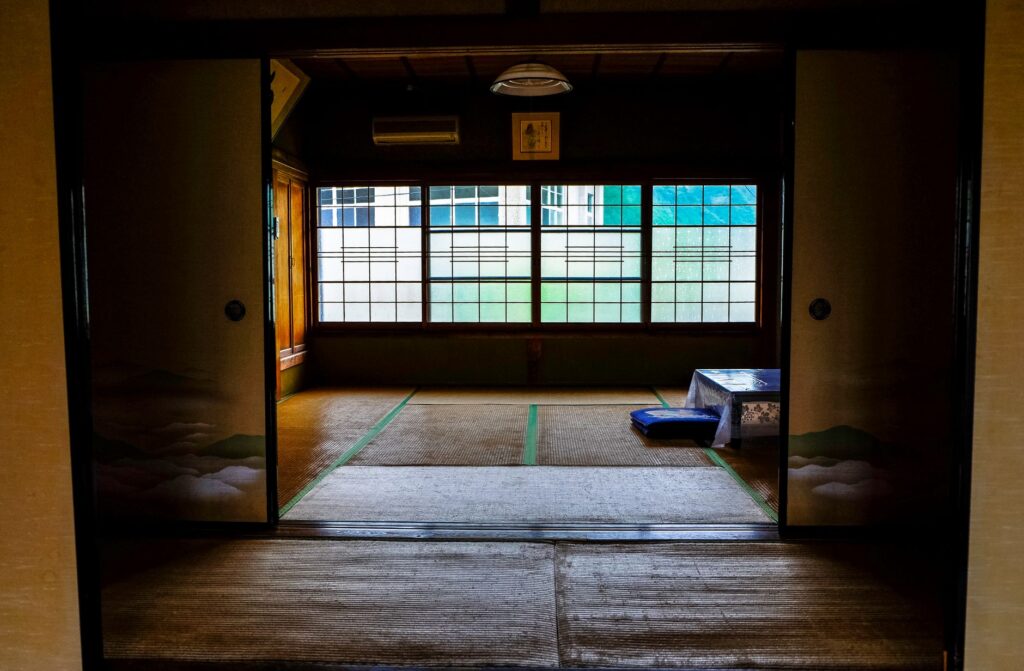 El silencio milenario de los onsen de Dōgo: hidroterapia volcánica y arquitectura de madera en las islas de Shikoku