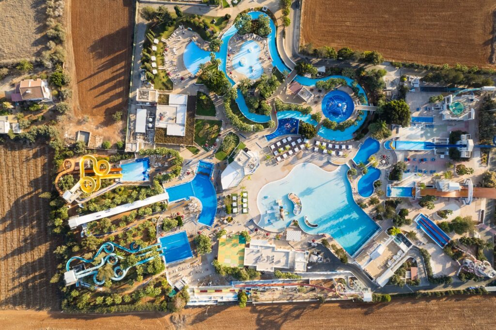 El mapa de la adrenalina y el ocio: una travesía por los grandes parques de España