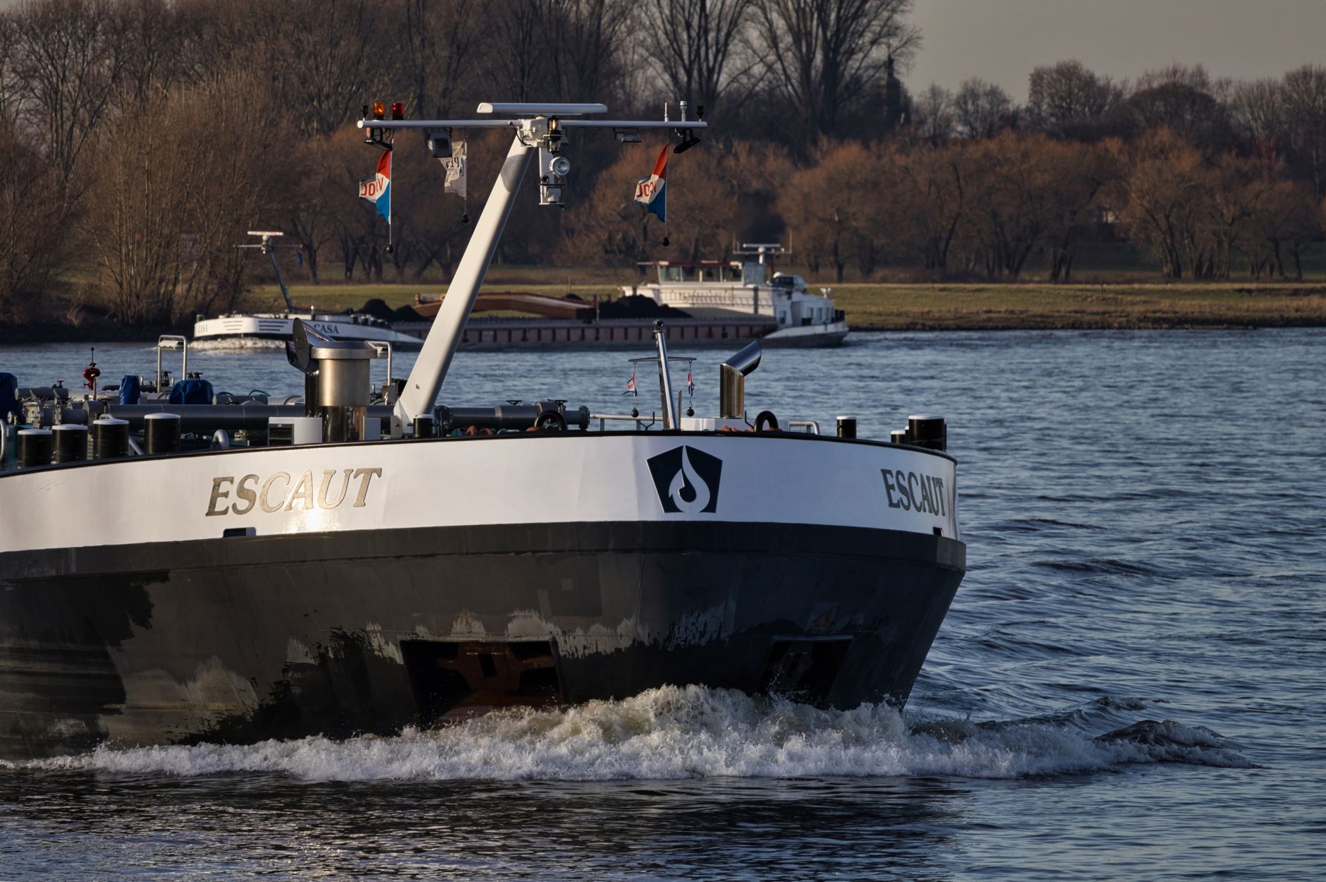 El pulso del Rin: cómo la navegación fluvial sostenible transforma el transporte de mercancías y pasajeros en Europa