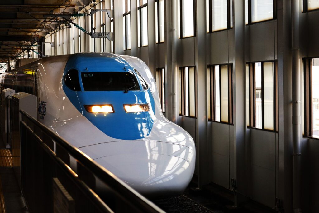 El latido de acero de Japón: Crónica y guía del Tokaido Shinkansen
