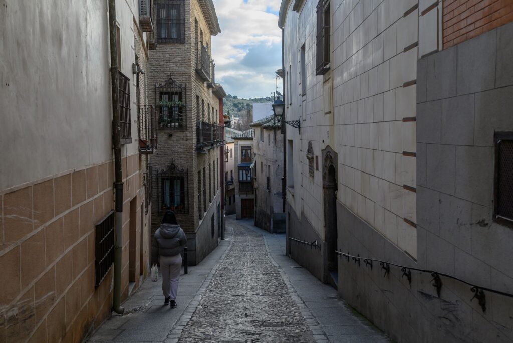 El latido del damasquinado: oro, acero y memoria en los obradores de Toledo