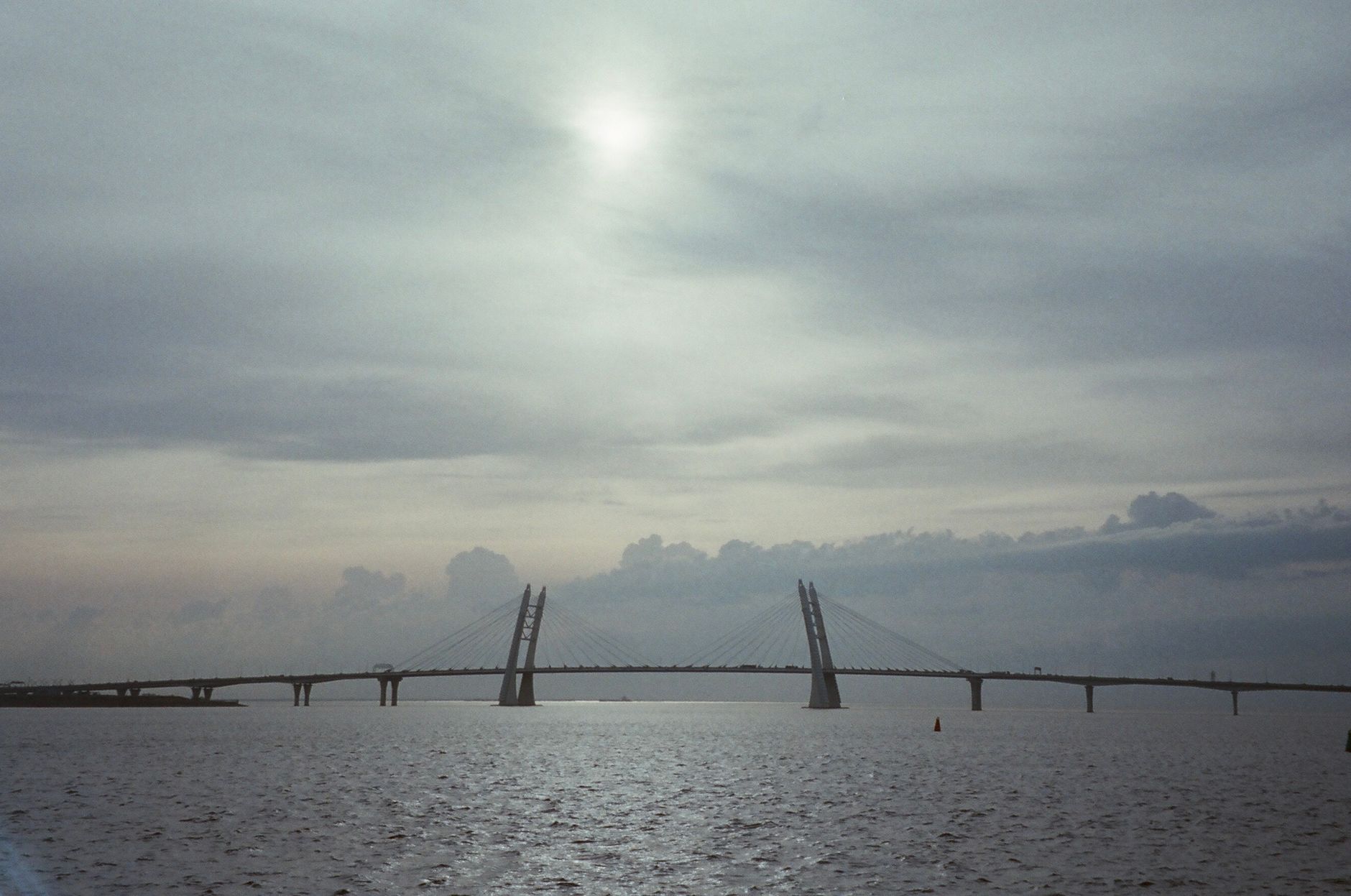 El puente de Öresund: ingeniería transfronteriza y conectividad ferroviaria y vial entre Suecia y Dinamarca