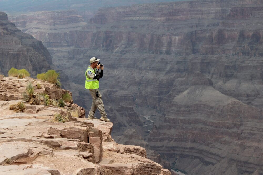 La Travesía del Gran Cañón del Colorado: Guía de Expedición y Descenso a Pie por el Abismo del Tiempo
