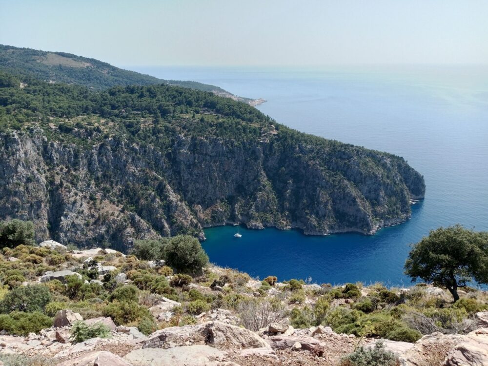 La Travesía del Sentero de Lycian Way: Guía de Expedición y Senderismo por los Acantilados y Ruinas Licias de Turquía