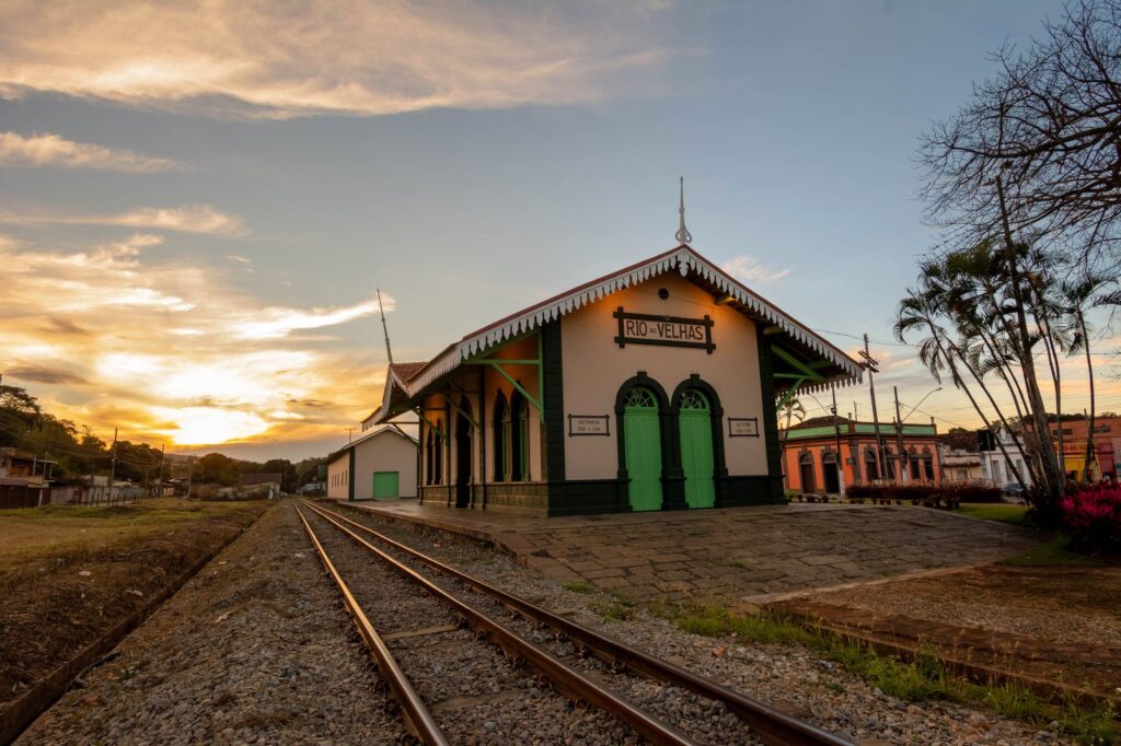 El latido de la trocha y el escarpe: la odisea logística y patrimonial del tren de Dakar a Níger en el Sahel