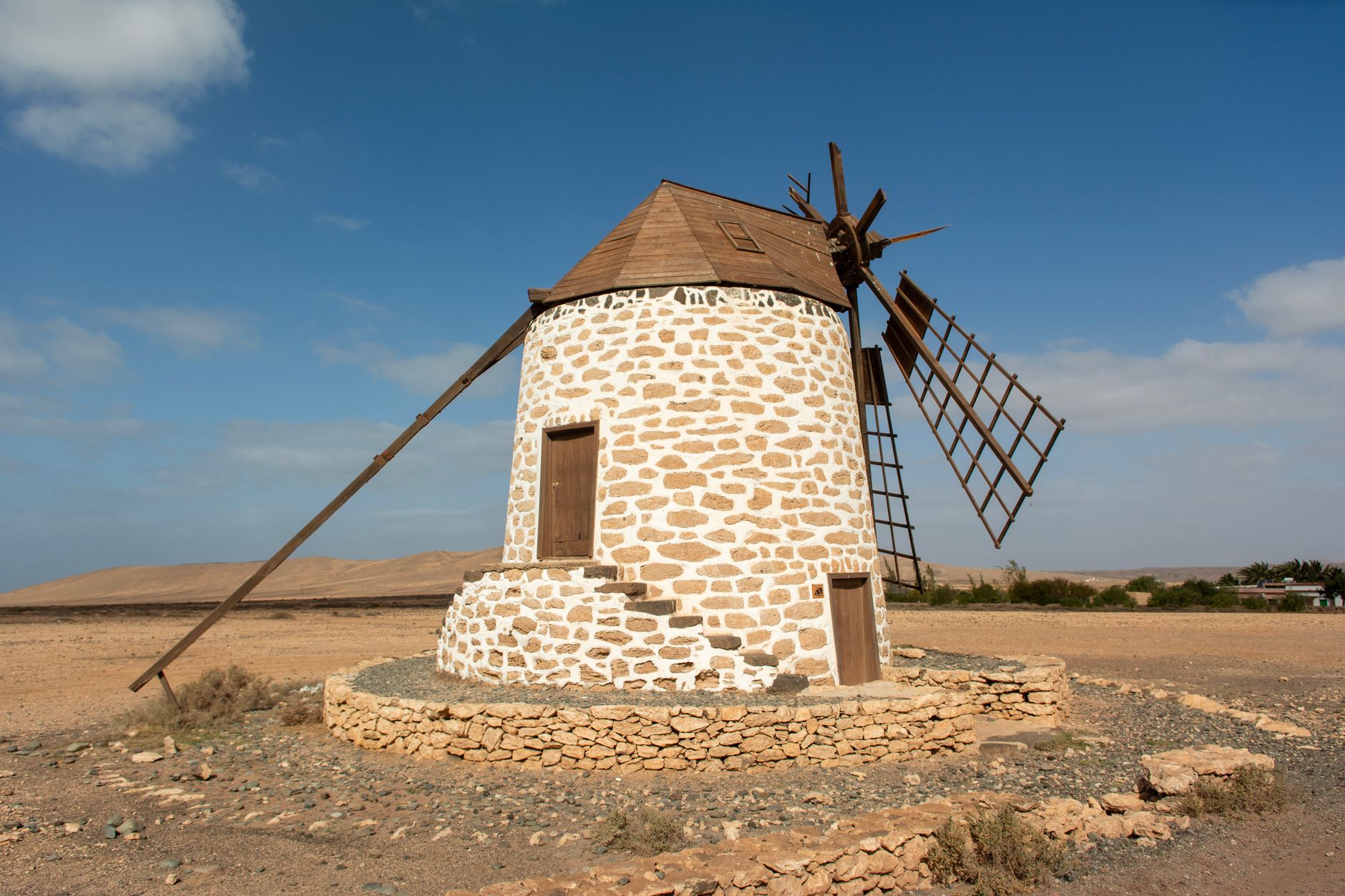 Fuerteventura: un viaje al corazón de la tierra entre desiertos y cráteres