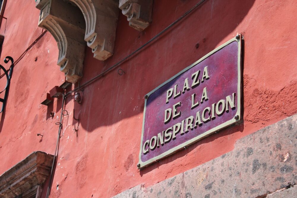 El secreto del fango y la obsidiana: la liturgia del Mercado de San Juan y las chinampas de Xochimilco