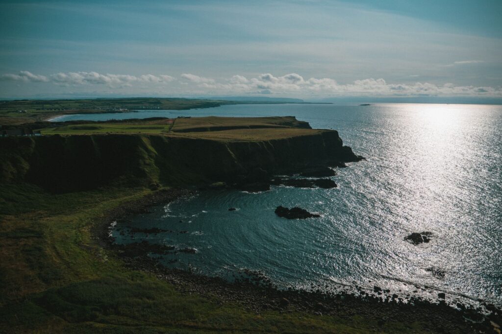 El latido de la costa oeste: Cómo la Wild Atlantic Way redefine la identidad de Irlanda