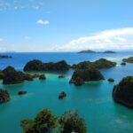 La Travesía del Archipiélago de Raja Ampat en Goleta Pinisi: Guía de Navegación y Logística Marina por el Epicentro de la Biodiversidad Global