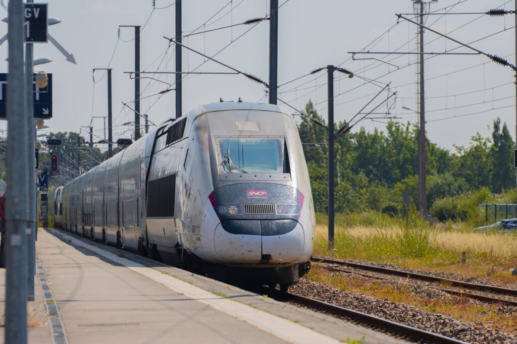 El pulso invisible de la Provenza invernal: 102 millones de llegadas y la revolución ferroviaria