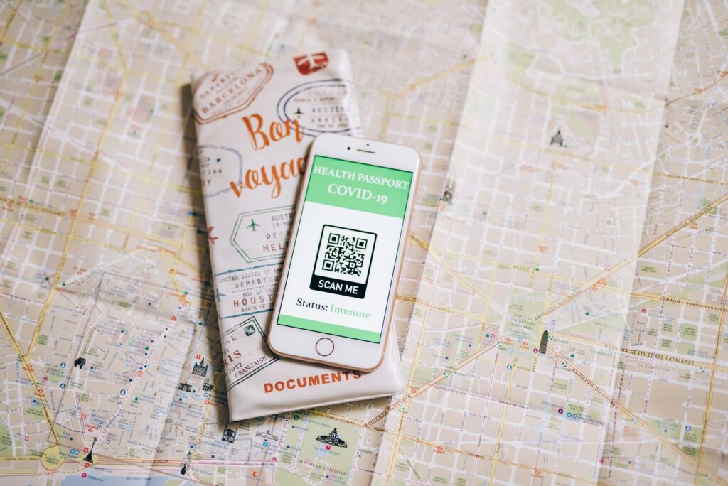 El peligro invisible del viaje moderno: la estafa del código QR que el turista pasa por alto