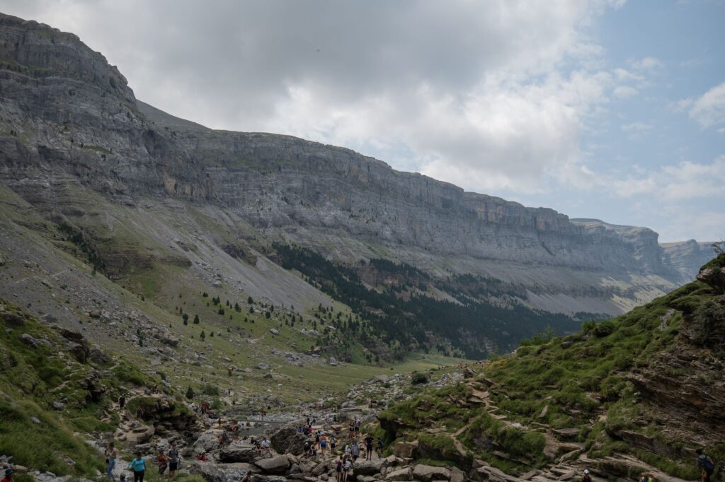 El Dominio de las Crestas Silenciosas: Geología, Alta Ruta y Sostenibilidad en el Parque Nacional de Ordesa y Monte Perdido