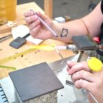 El latido del vidrio fundido: varilla, soplete y memoria en los estudios de arte de Bornholm