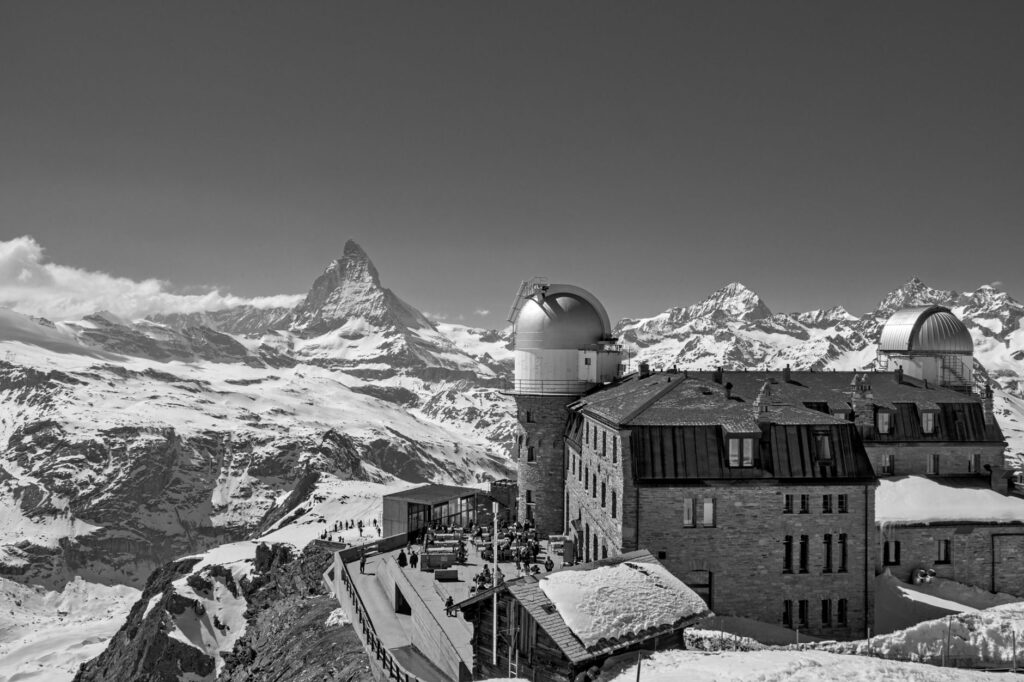 El laberinto de piedra y vapor: La odisea logística del tren cremallera de Zermatt al Gornergrat