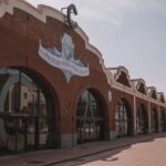 El secreto del pino y la cal: la liturgia del Mercado Central de Huelva y los tesoros de la Marisma