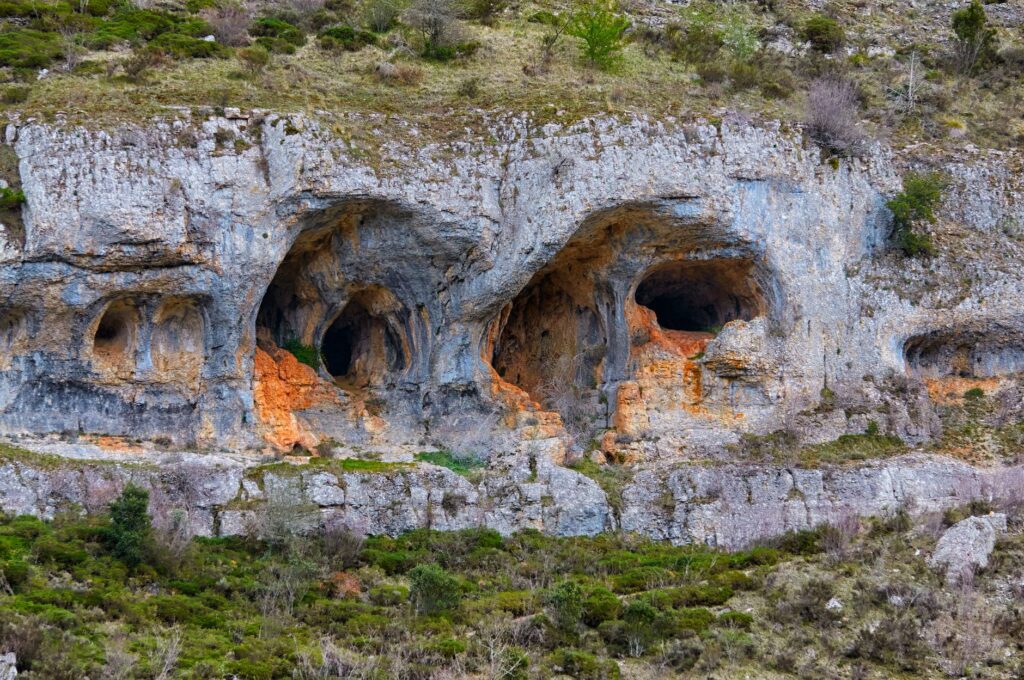 La Senda de los Pastores de los Picos de Europa: Geología, Memoria y Alta Montaña en el Norte de España