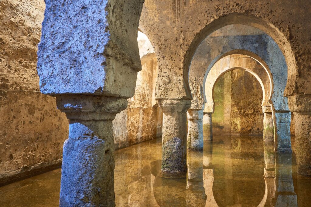 El silencio milenario de los baños de vapor de Budapest: hidroterapia termal y arquitectura otomana en las orillas del Danubio