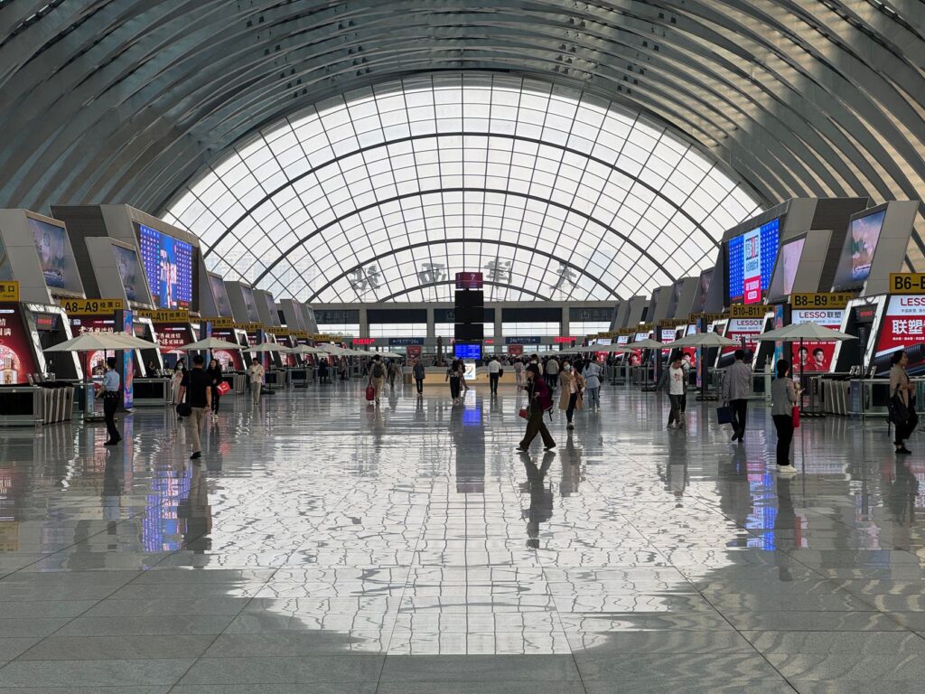 La revolución invisible de la conectividad: Cómo las eSIM transforman los viajes globales en 2026