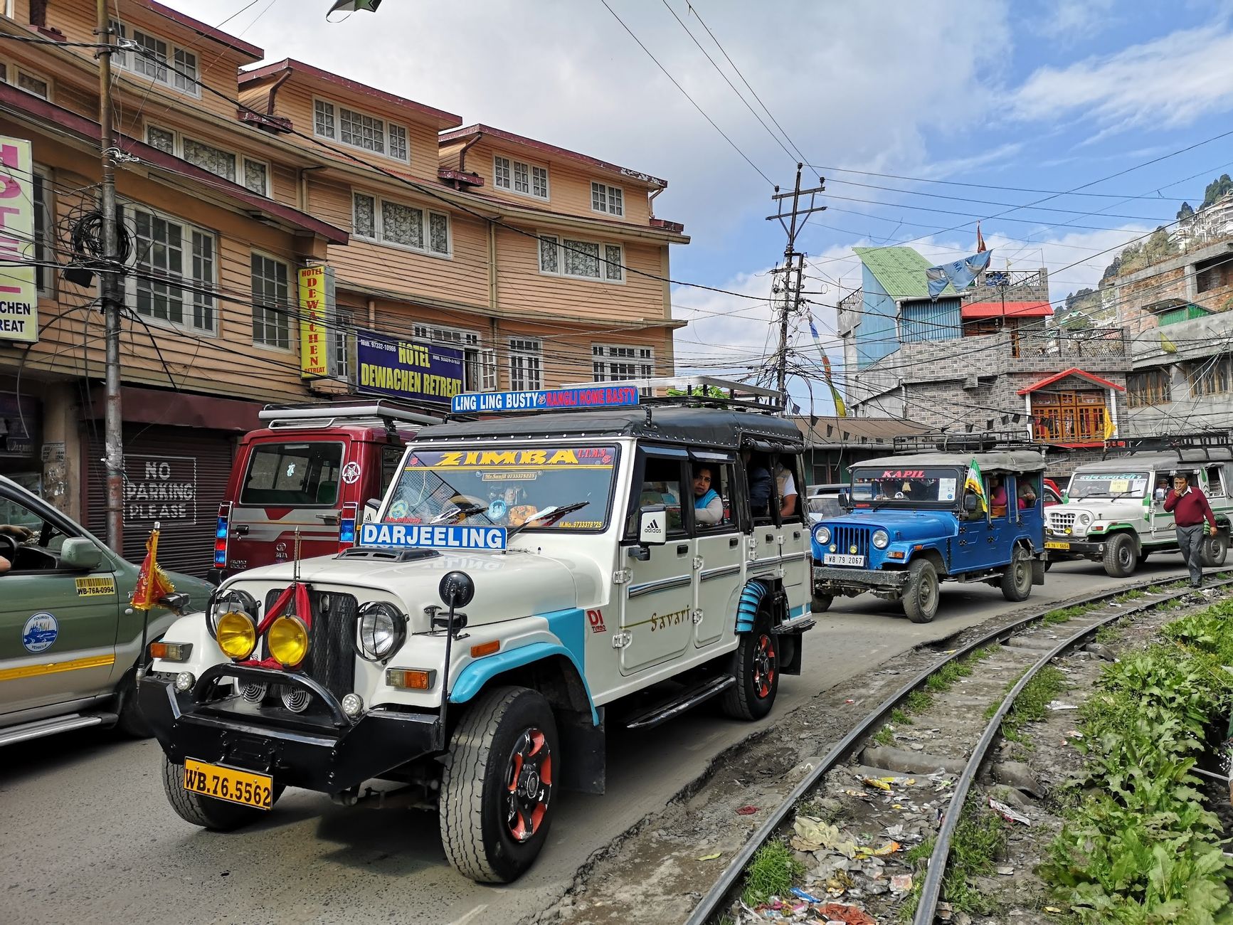 La ruta del té y las nubes: El ferrocarril de montaña de Darjeeling y la ingeniería británica en el Himalaya