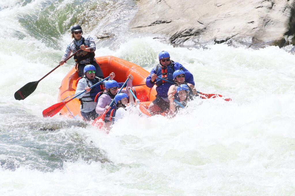 La Travesía del Archipiélago de las Guainas en Canoa Tradicional: Guía de Expedición y Navegación Fluvial por las Aguas Negras del Orinoco y el Casiquiare
