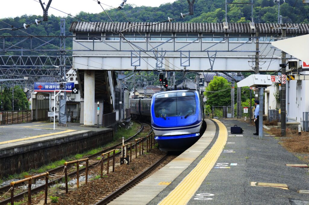 El Ferrocarril Trans-Shikoku: Ingeniería de valles, logística isleña y la conectividad ferroviaria histórica entre Takamatsu y Kochi