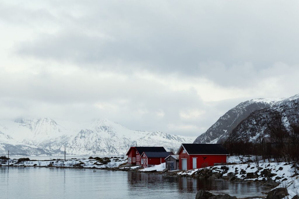 El latido meridional del archipiélago de las Lofoten: Ingeniería de puentes, pasos de mar y la conectividad insular noruega