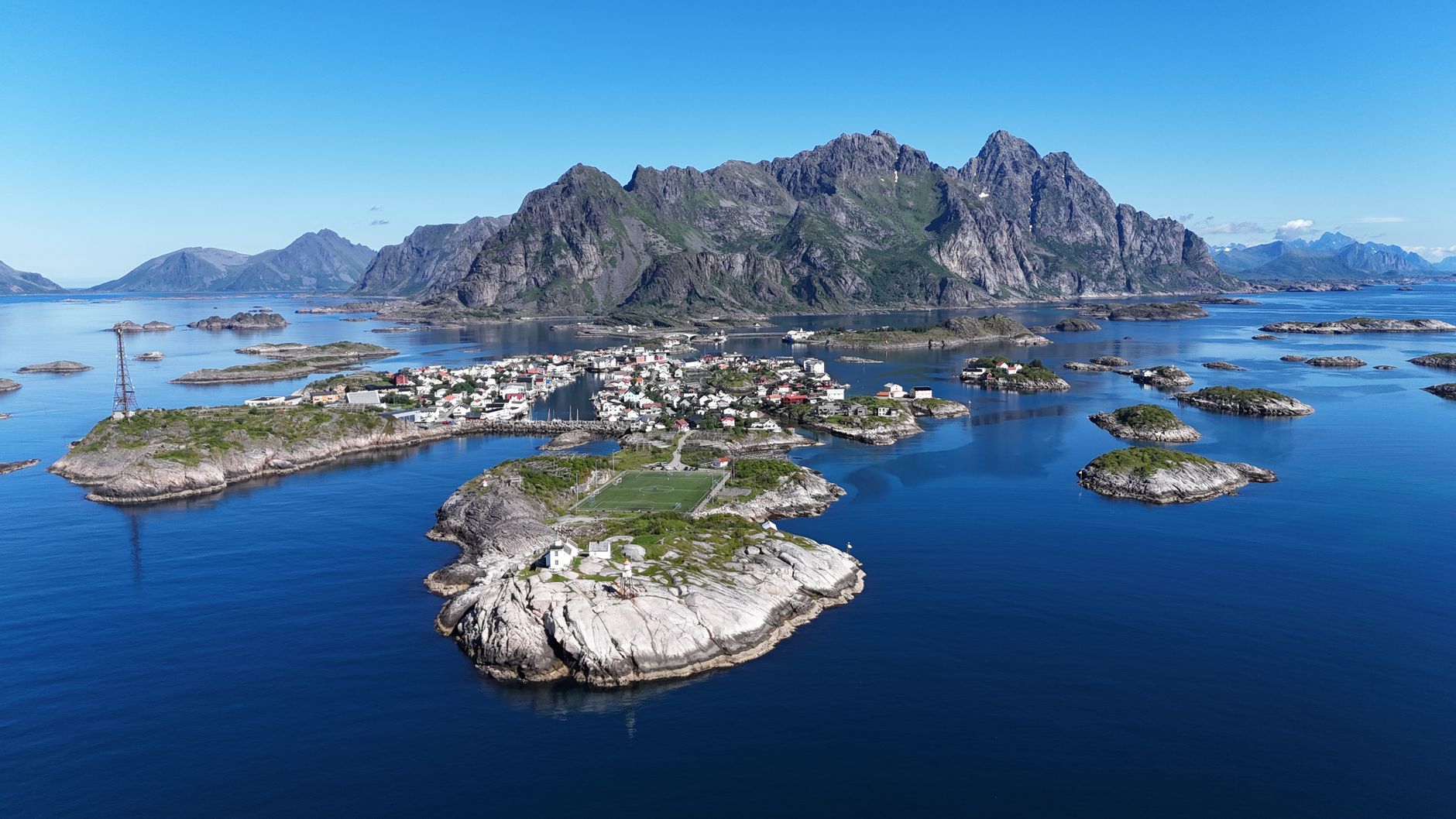 El laberinto de las islas de piedra: cómo las barcazas híbridas y la movilidad eléctrica blanda transforman el transporte en el archipiélago de Lofoten