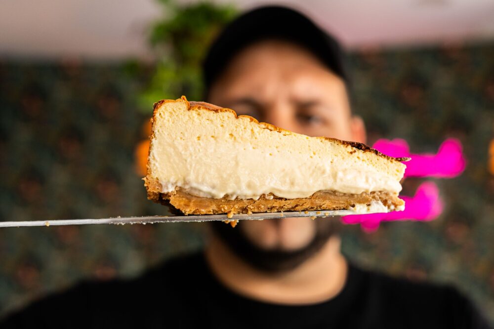 Coronada con una gilda: la tarta de queso de Paipái que redefine la repostería madrileña en 2026