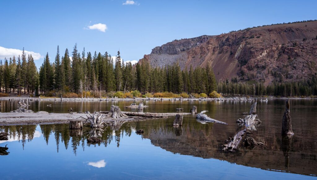 La Travesía del Sentero de John Muir en Sierra Nevada: Guía de Expedición y Senderismo por la Cresta Granítica de California