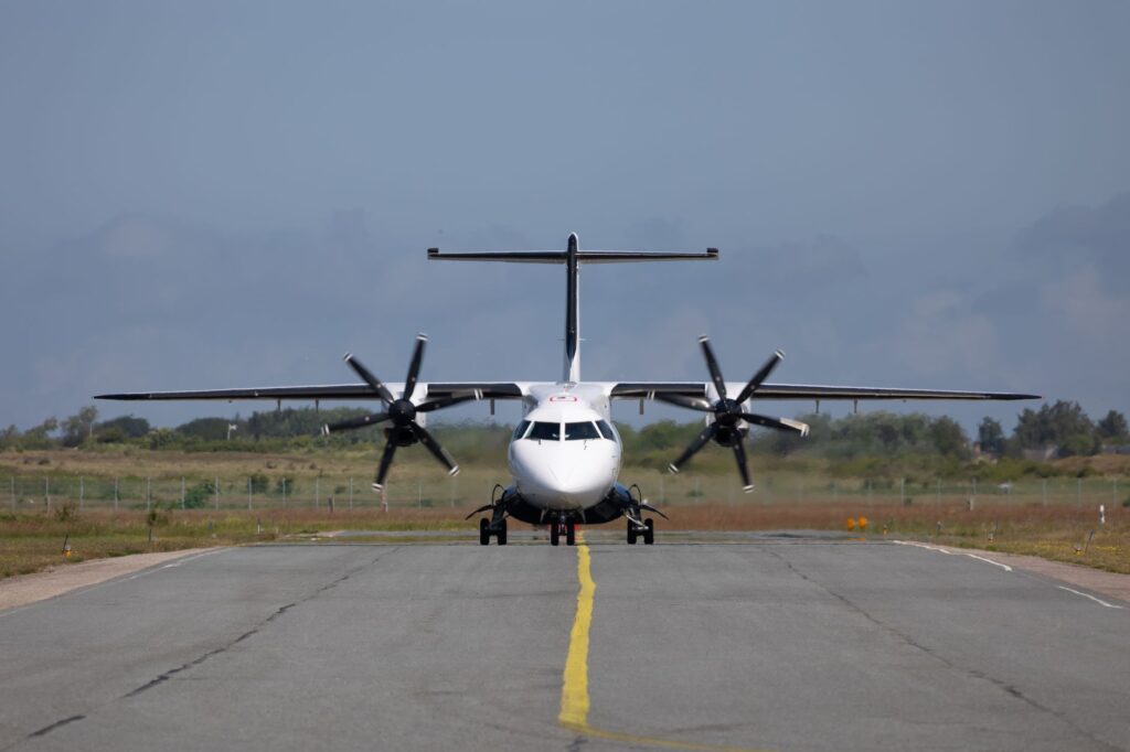 El laberinto intermodal del archipiélago de las Orcadas: mareas, aviones de corta pista y la frágil movilidad del norte escocés