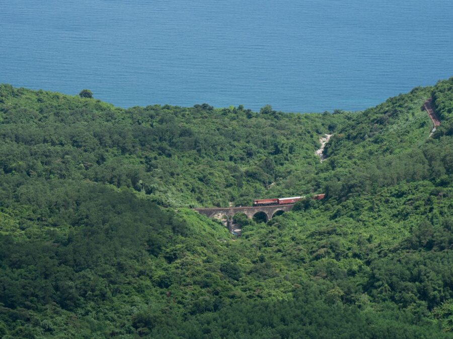 La epopeya del TAZARA: El lento latido de la gran arteria ferroviaria del África austral